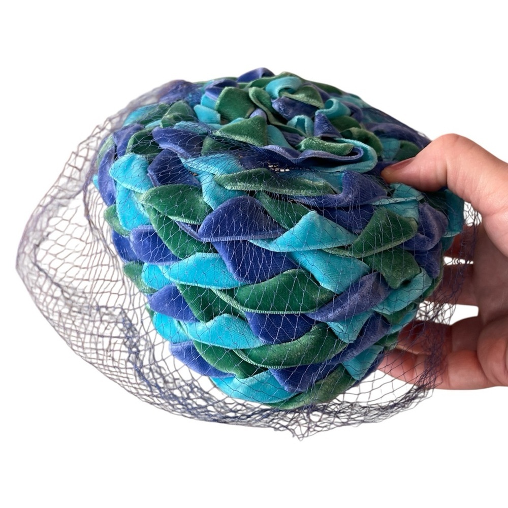 Vintage 1960’s Velvet Pillbox Cocktail Hat with Veil Union Made Blue Green - Picture 4 of 6